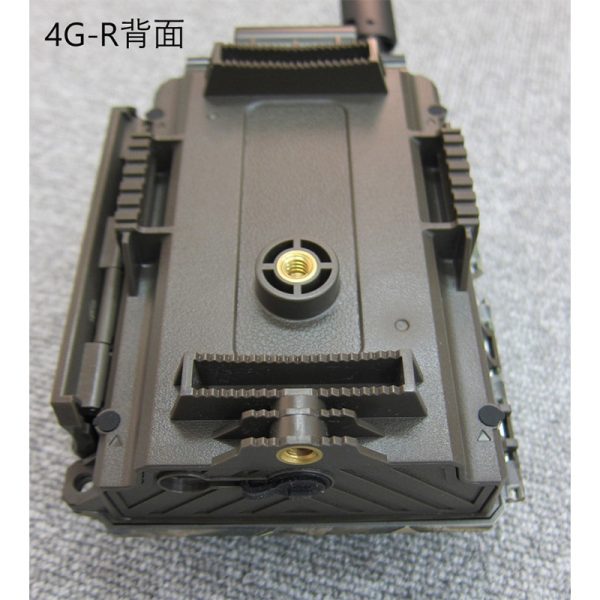 画像:TREL4G-R 背面と底面に付属するネジ穴